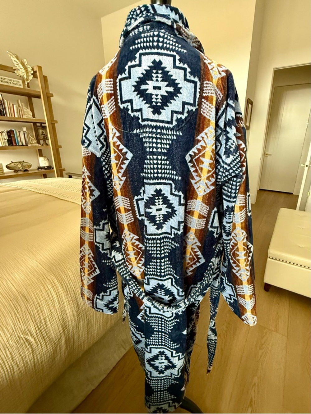 BRAND NEW- Weatherproof Aztec Pattern Open-Front Robe - Navy & Brown - Picture 4 of 5